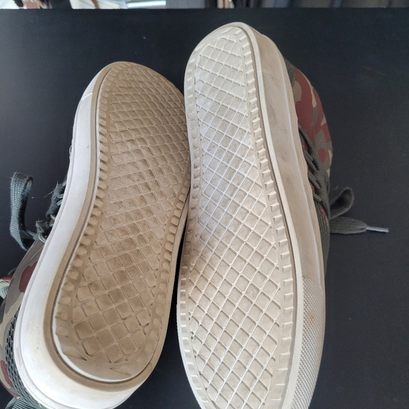 Steve Madden Sneeks - Picture 5 of 9